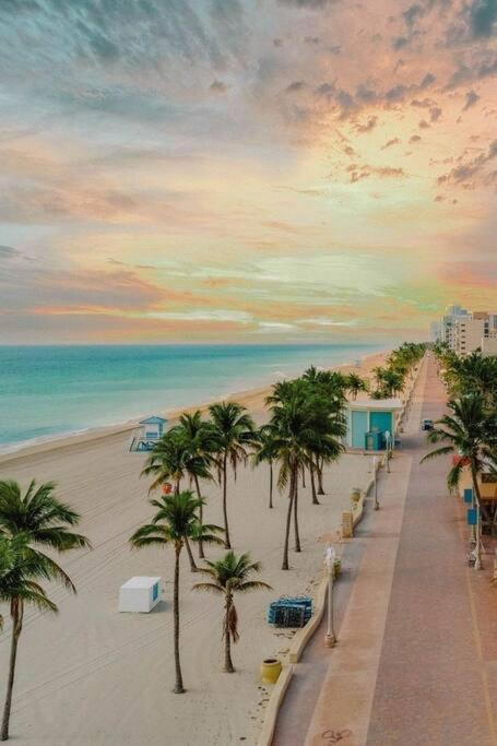 Hollywood Beach, Steps To The Beach, Pool エクステリア 写真